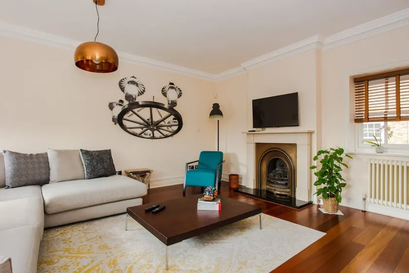 Luxury 2 Bedroom Apartment in London Bridge - Image 1