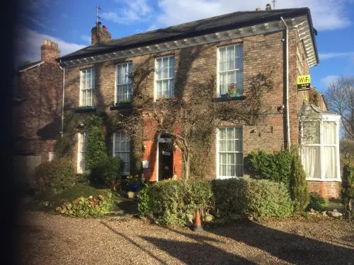Holly Lodge - Image 1