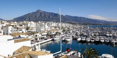 Banus Boutique Muelle Del Ribera - Image 1