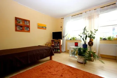 2 PRIVATE SINGLE ROOMS - Image 1