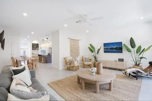 Mermaid Beach Break - Image 1