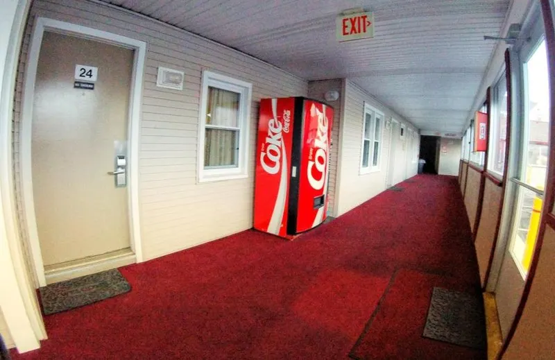 Red Carpet Inn - Image 1