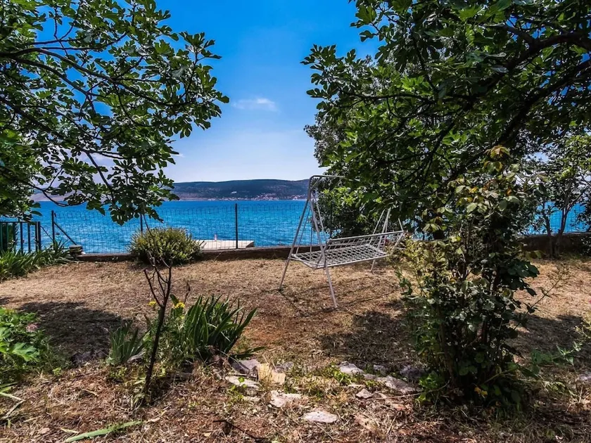 New Spacious Apartment Direct on the Beach - Image 1