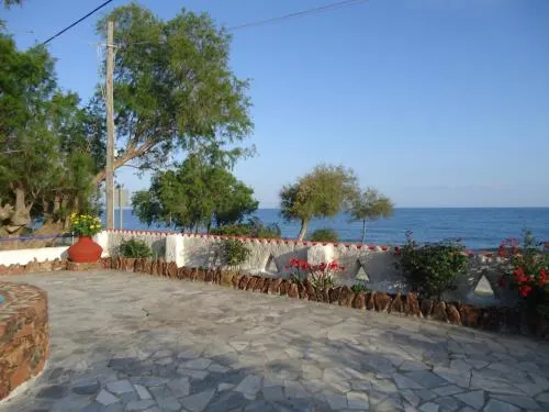 Omiros Hotel - Image 1