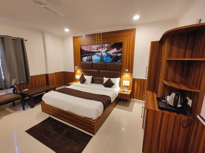Hotel Luxeevista By Navodayans Agra - Image 1