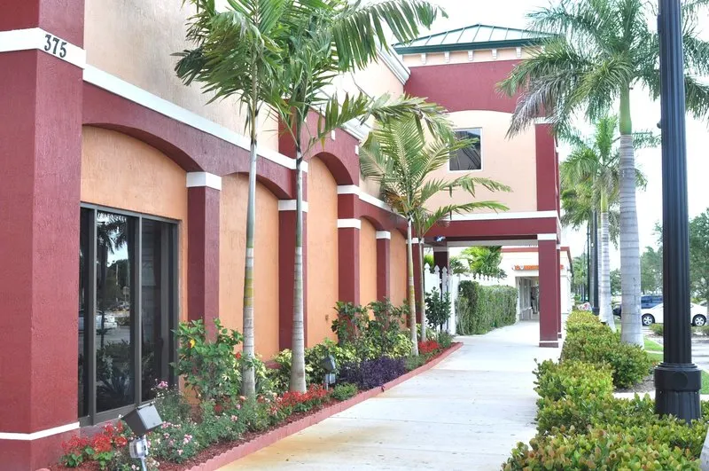 Plantation Inn Hotel & Lounge - Image 1