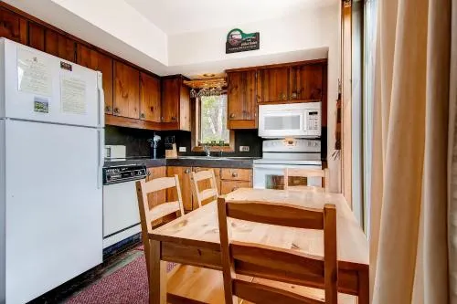 Cedar Rock Chalet - Image 1