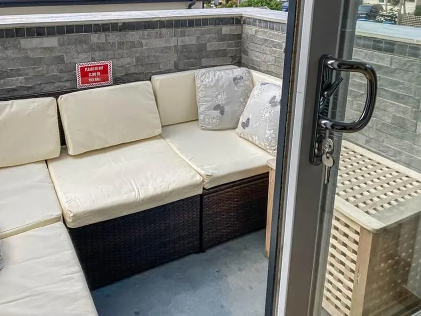 Remarkable 2-bed Apartment Near Bognor Beaches - Image 1