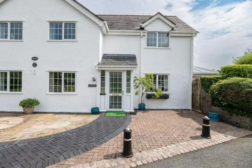 Mountain View - Two Bedroom House, Sleeps 5 - Image 1