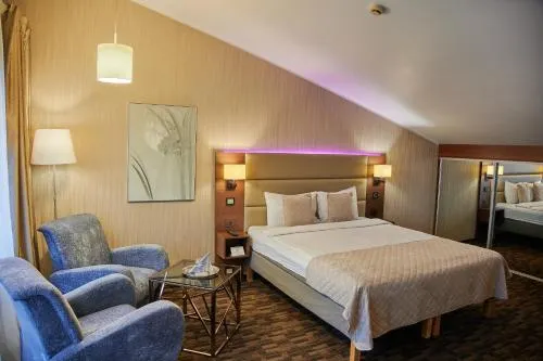 Regina Hotel - Image 1