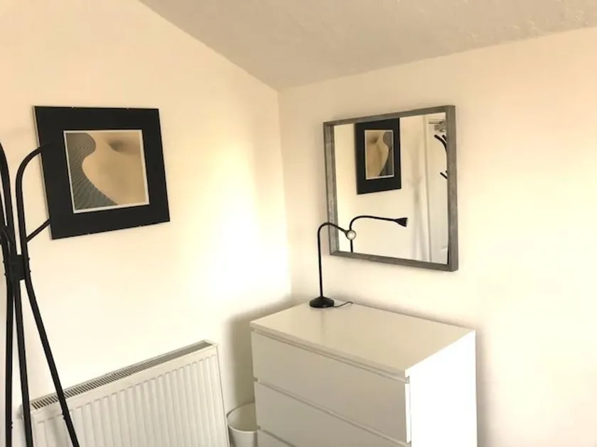 Cozy Quiet City Escape - Northampton Apartment - Image 1