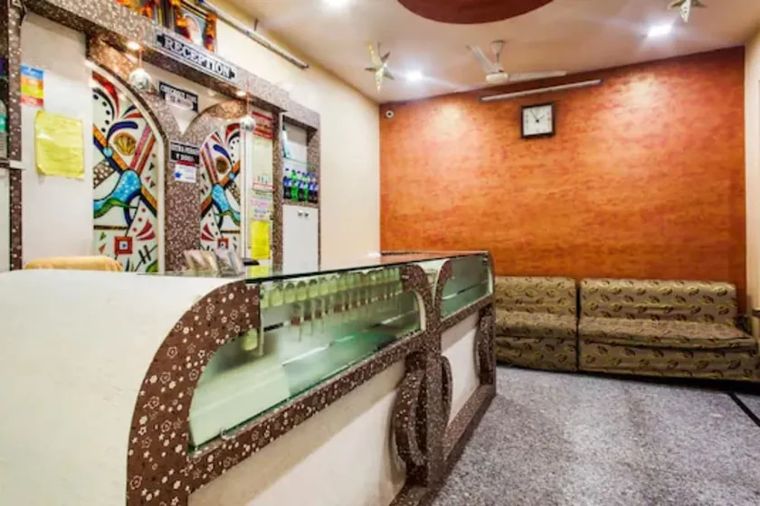 Hotel Mahatma Inn - Image 1