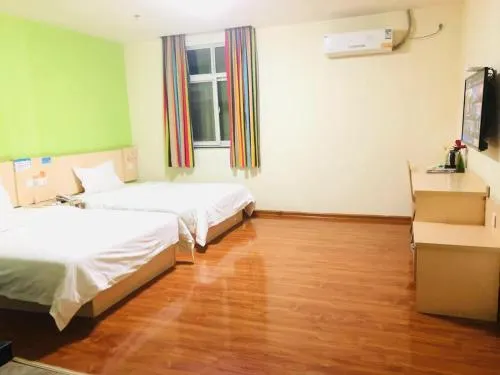 7Days Inn Weinan Jiefang Road railway station - Image 1