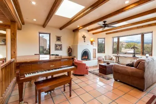 Casa de Paz, 4 Bedrooms, Fireplace, Pets Welcome, WiFi, Sleeps 12 - Image 1