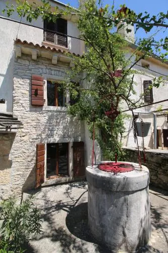 Mala Tonina - Image 1