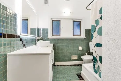Large 3 Bed Art Deco Apartment in Camberwell - Image 1