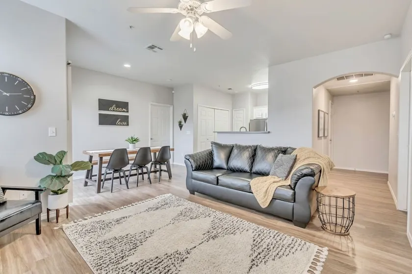 Luxury King Beds Pool Gym - Near Hill AFB - Image 1