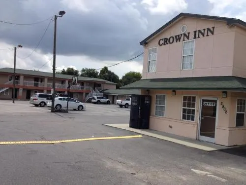 Crown Inn - Fayetteville - Image 1