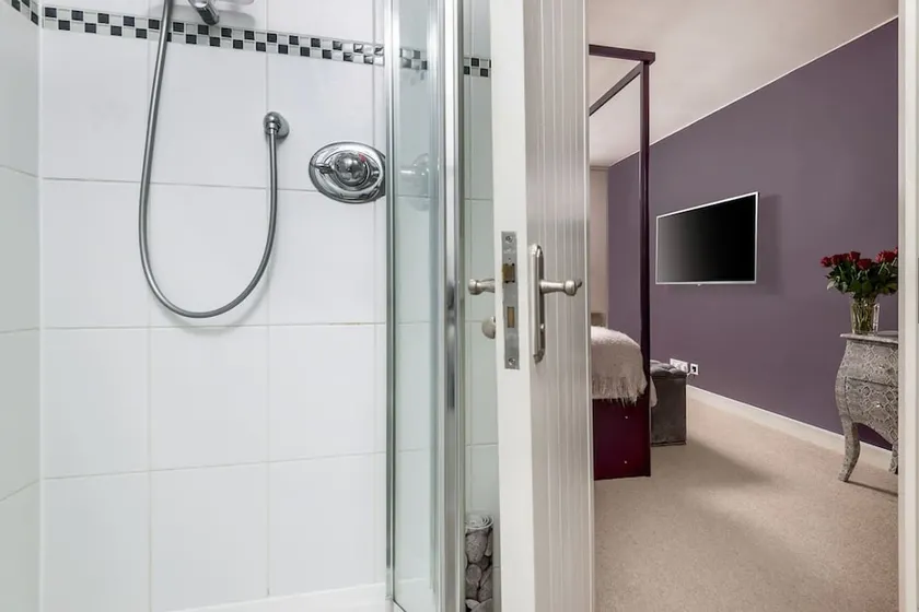 Crazy fox Rooms in Berkshire - Image 1