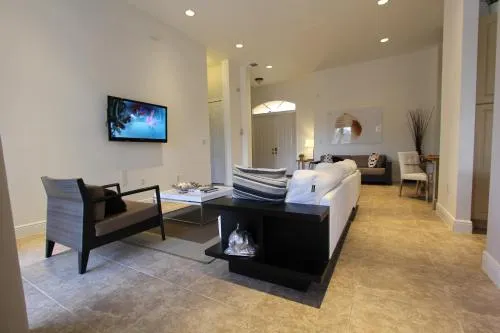 Aventura Home by Flatsaway - Image 1