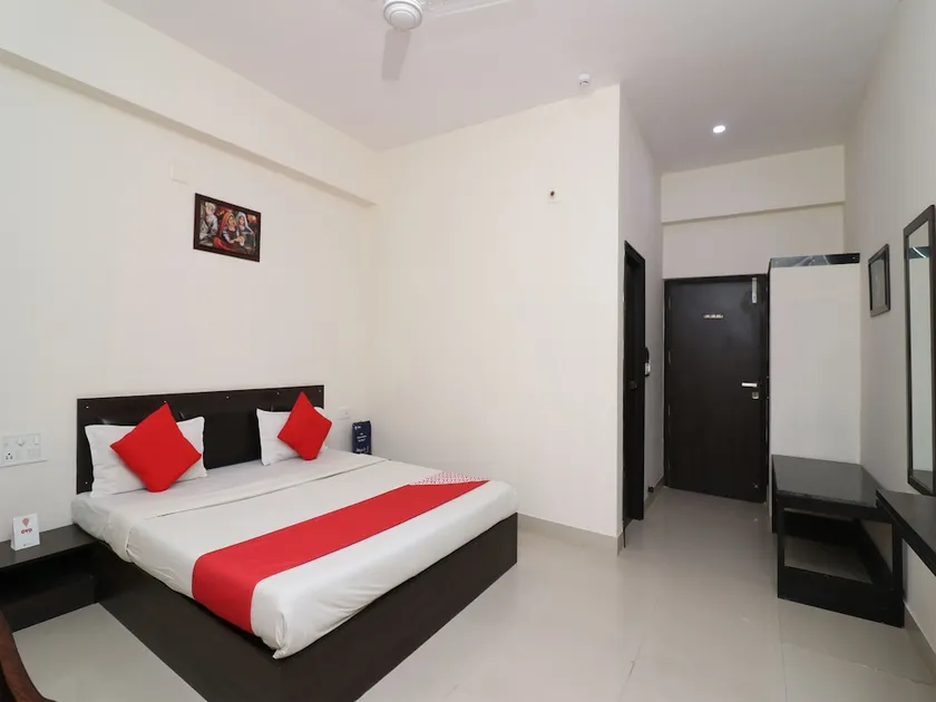 Hotel Millennium by OYO Rooms - Image 1