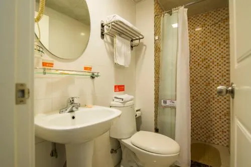 EZZI Hotel (Shanghai Hongqiao Airport National Convention and Exhibition Center) - Image 1