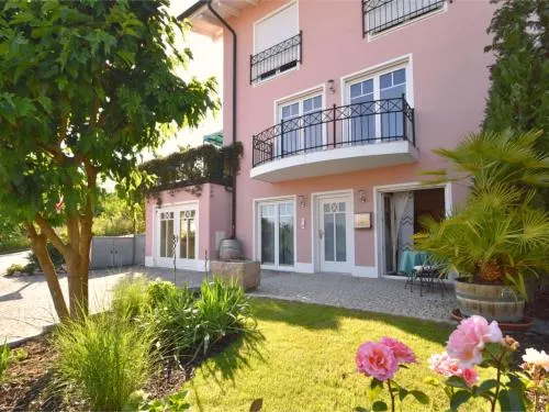 Lovely flat in Deggendorf with luxurious furnishings with southern flair - Image 1