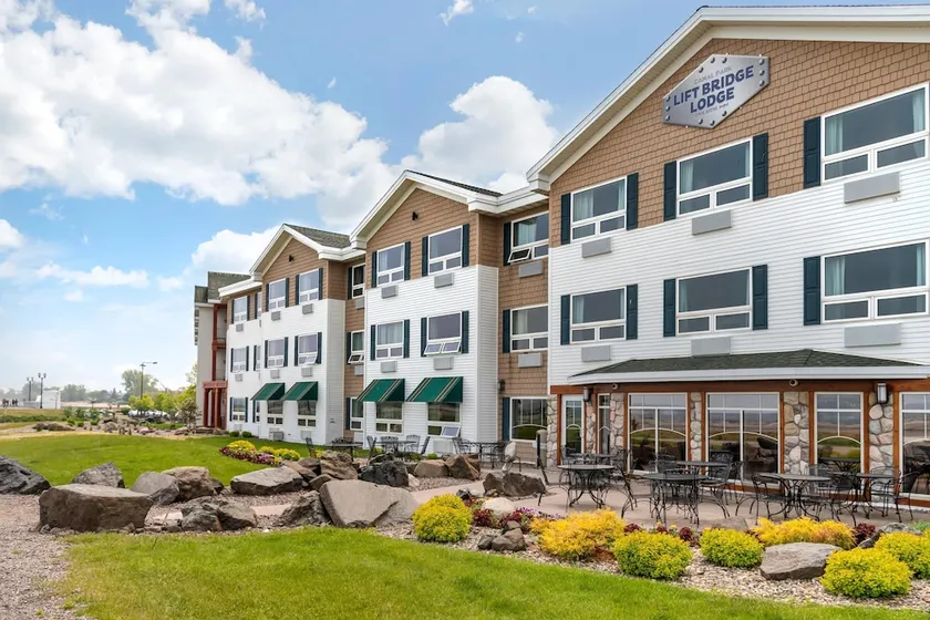 COMFORT SUITES CANAL PARK - Image 1
