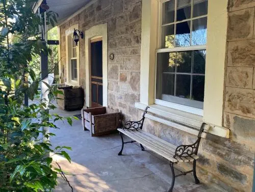 Stirling Cottage - Image 1