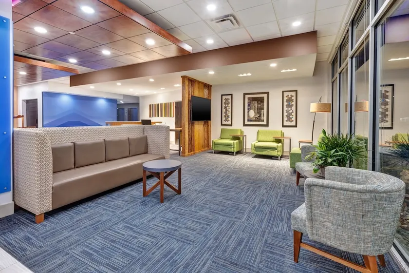 Super 8 By Wyndham Milan/Sandusky Area - Image 1