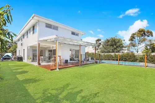 53 Northbeach Place, Mudjimba - Image 1