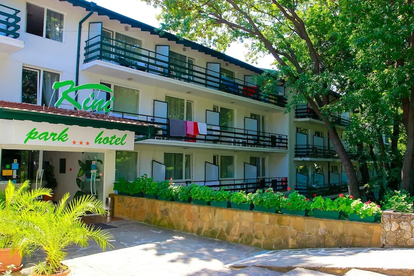 Kini Park Hotel - Image 1