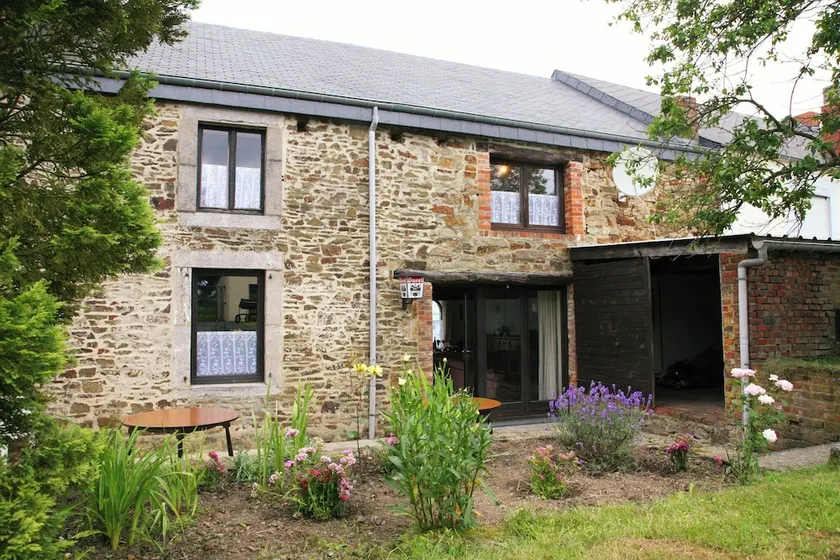 Charming Country Cottage in Winenne with Garden - Image 1