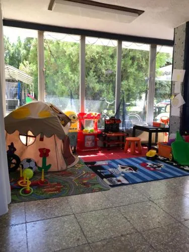 Hotel Amigo - Image 1