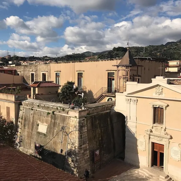 Castello D'Alcontres B&B - Image 1