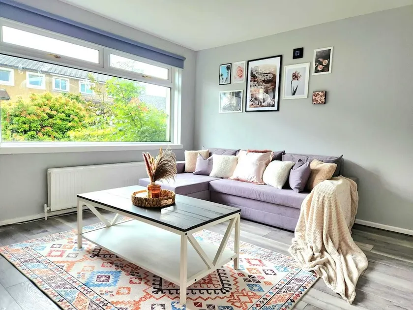 Quirky Home Quiet Neighbourhood - Image 1