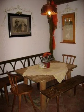 Gästehaus Hotel Pension & Heuriger Gmoana - Image 1