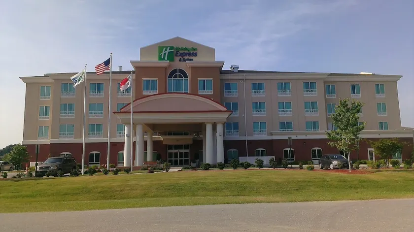 Holiday Inn Express Hotel & Suites Smithfield - Selma I -95 by IHG - Image 1