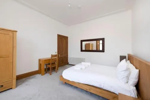 5 Georgian Apartment - Image 1