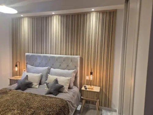 Luxurious Three Bedroom Duplex Apt Close to Beach - Image 1