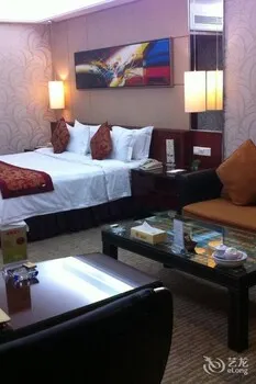 Berlin Holiday Hotel - Image 1