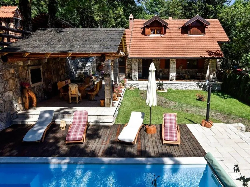 Amazing chalet in the middle of intact nature, private pool, sauna, garden, BBQ - Image 1