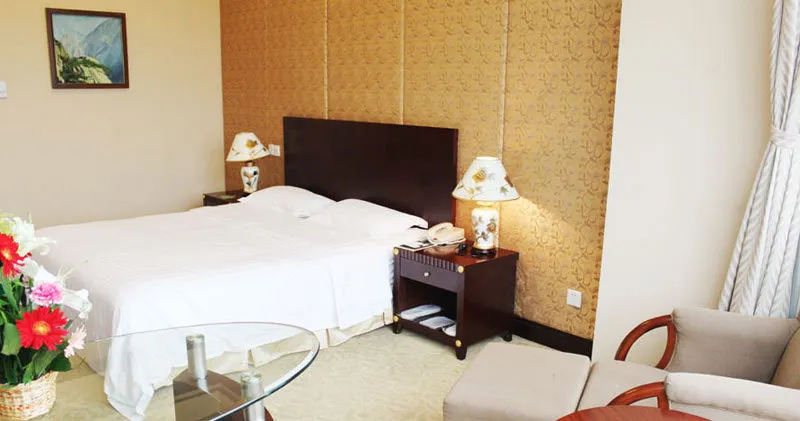 Yantai New Era Hotel - Image 1