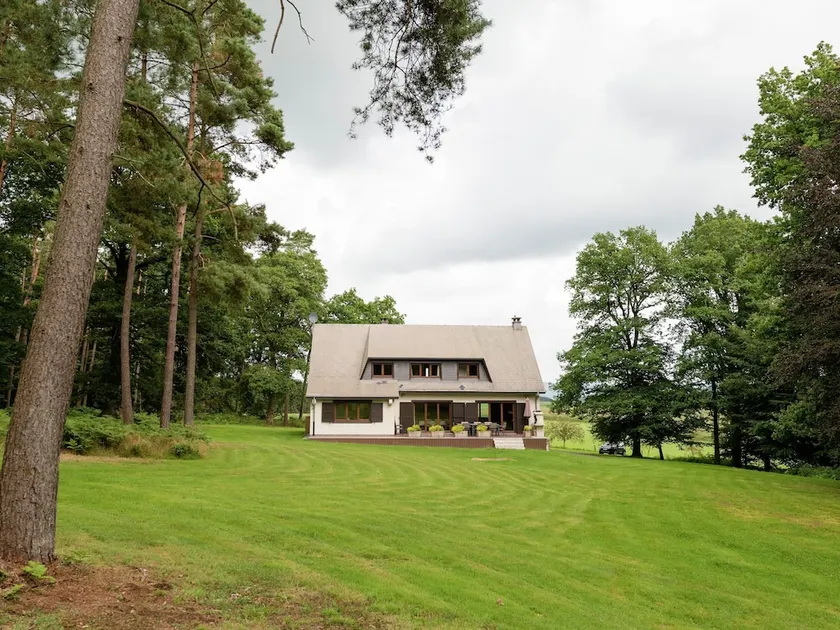 Villa in Erneuville Near Town Center - Image 1