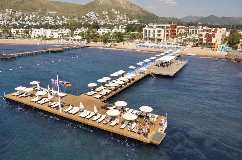 Sundance Residences & Suites Hotel - Image 1