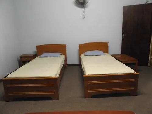 Dine N Rest - Image 1