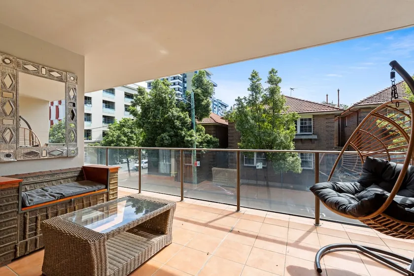 Stylish 1-Bed in the Heart of Sydney's Inner West - Image 1