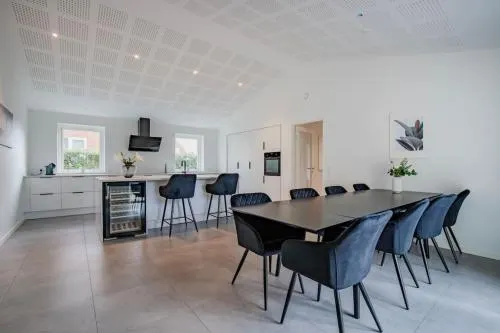 Spacious family house - Image 1