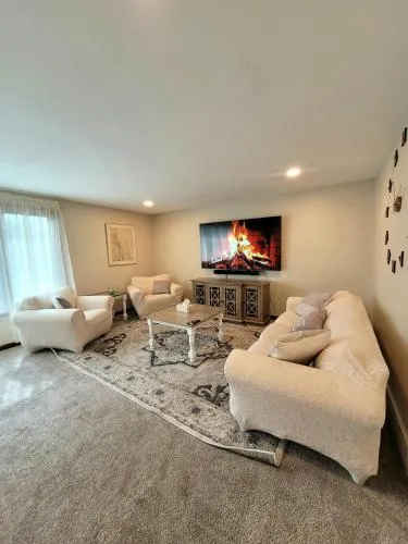 Spacious Buffalo Niagara Falls Apt, Close to Buffalo Airport - Image 1