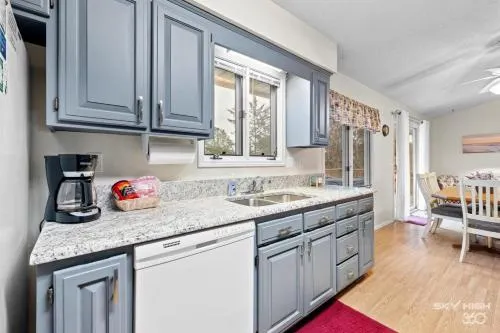 Blue Door Cottage at Scotsdale - Image 1